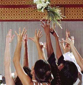bouquet-tossing